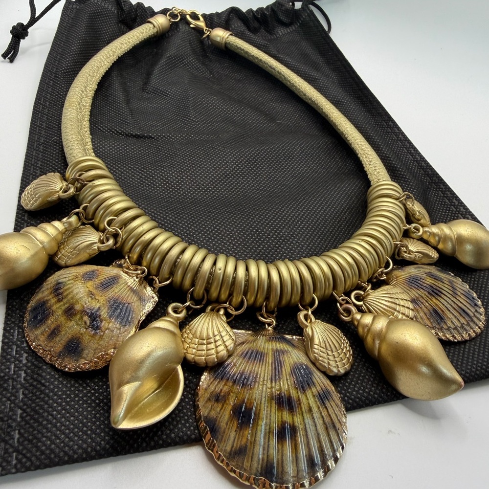 Gold Shell Charm Statement 🐚Necklace